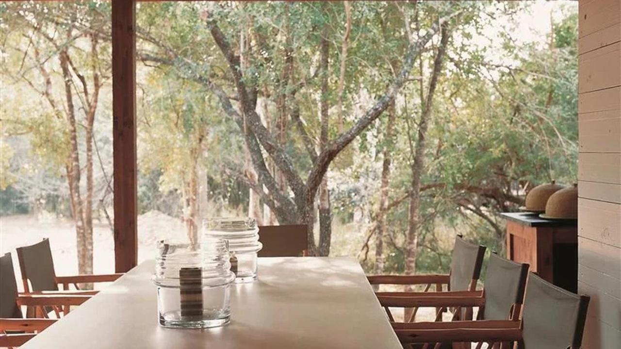 Hideaways Lazuli Bush Lodge, フルフルウェ エクステリア 写真